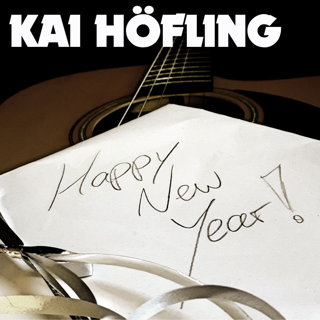 Happy New Year Coverart
Überschrift: Kai Höfling
Umschlag mit der Aufschrift "Happy New Year!" und mit goldener Schleife auf Gitarre